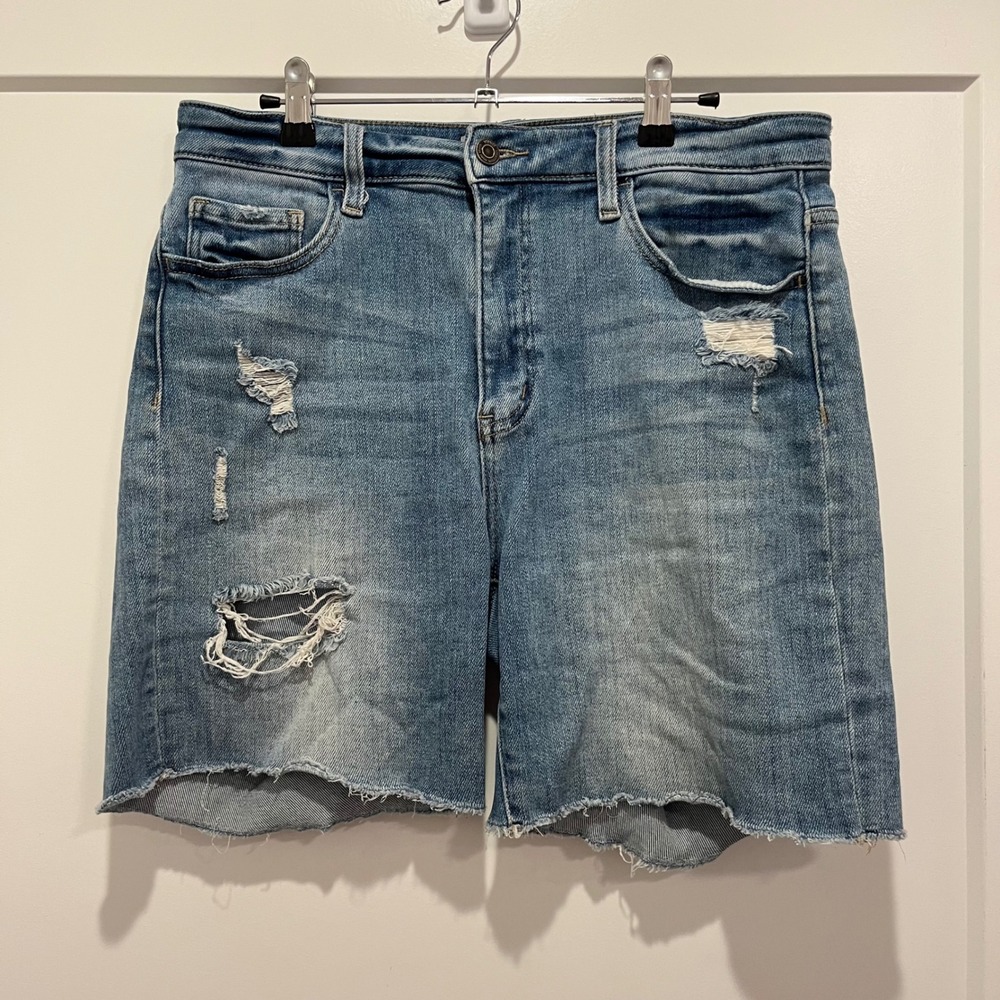 Vervet Los Angeles Distressed Raw Hem Denim Shorts Medium Wash XL V2876